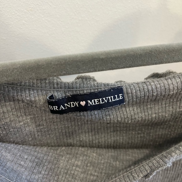 Brandy Melville Off the Shoulder Crop Top - Picture 3 of 3